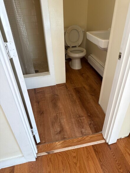 Building Photo - 42 Anderson St