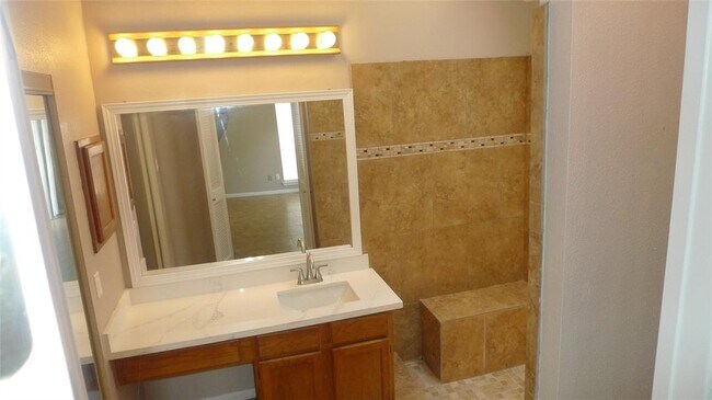 Building Photo - 7772 Park Falls Dr