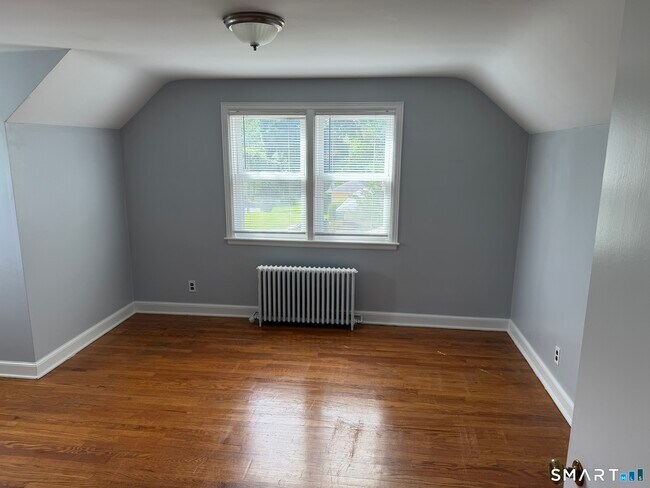 Building Photo - 156 Forest St
