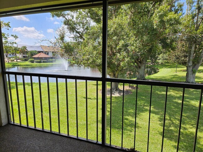 Building Photo - Seasonal Short-Term 2 Bedroom 2 Bathroom 2nd Floor Condo in Estancias of Capri Isles!