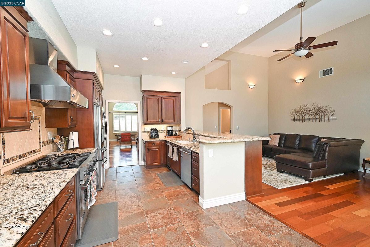 Building Photo - 800 Beaver Creek Ct