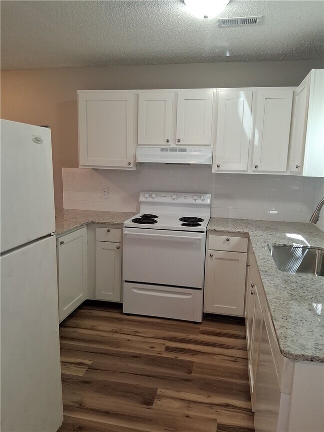 Building Photo - 502 N Betty Jo Dr