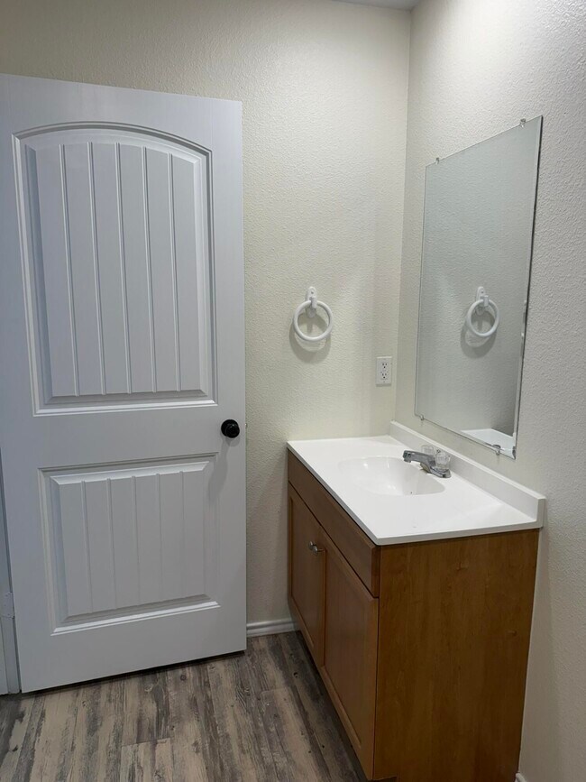 Building Photo - 321 N Sherman Ave