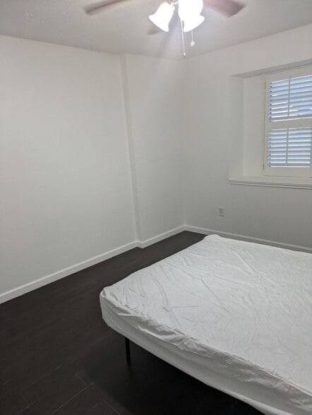 Building Photo - 11127 Sageview Dr