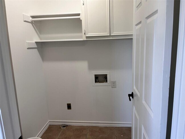 Building Photo - 162 FM 672