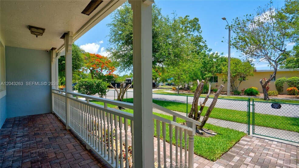Building Photo - 500 SW 51st Ct