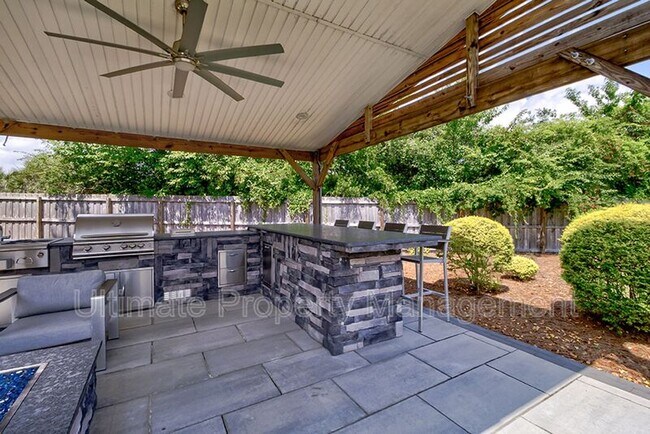 Building Photo - 7022 Cayman Ct