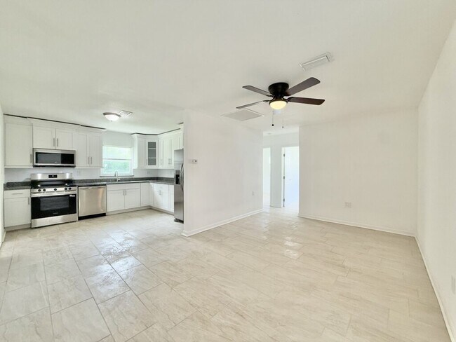 Building Photo - 2125 Mark Ave