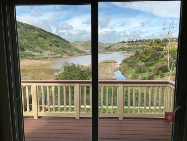 Building Photo - 4Bd/2.5 Ba Home with incredible views of Hubbert Lake! Call for details or to schedule showing!