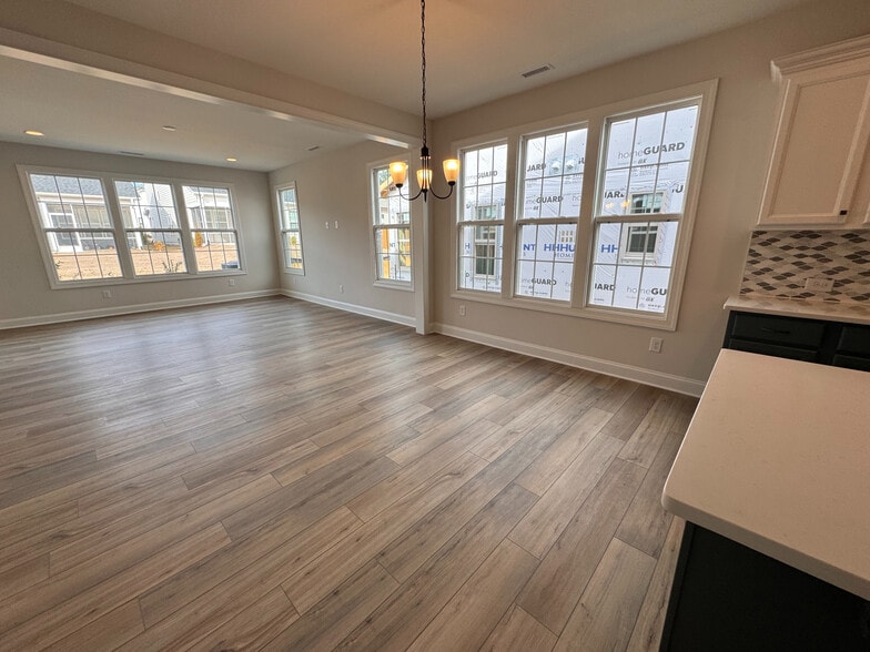Building Photo - Room in House on Greatland Rd
