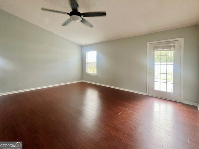Building Photo - 435 Creekside Dr