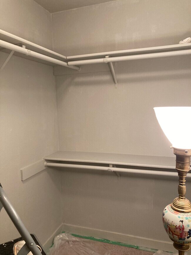 Building Photo - Luxury Condo