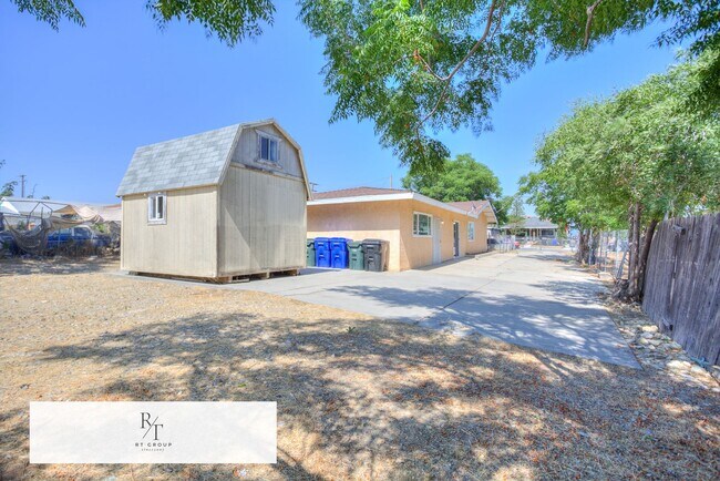 Building Photo - Spacious 4-Bedroom Home on Nearly 1 Acre –...