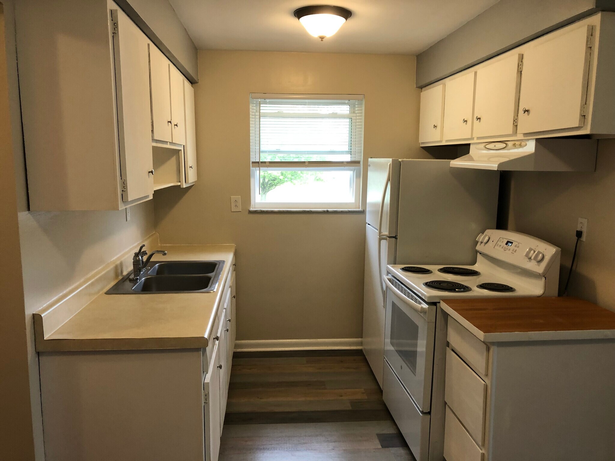 Building Photo - 5663 Mellie Ln