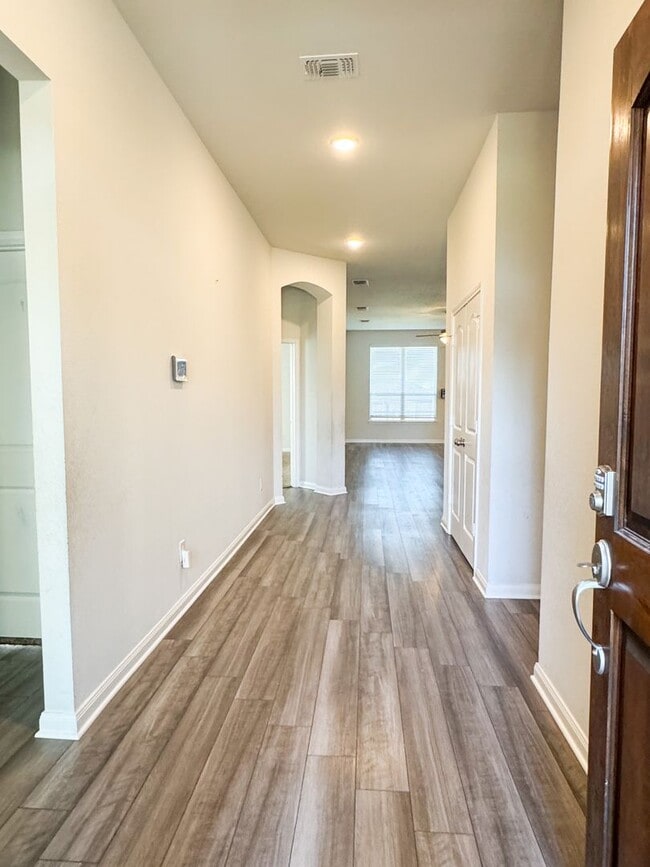 Building Photo - Perfect home in a perfect location!