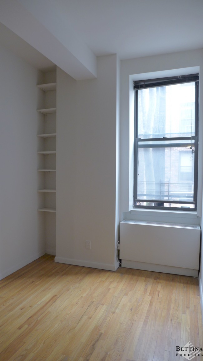 Interior Photo - 427 East 76th Street