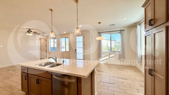 Building Photo - 2121 W Sonoran Desert Dr