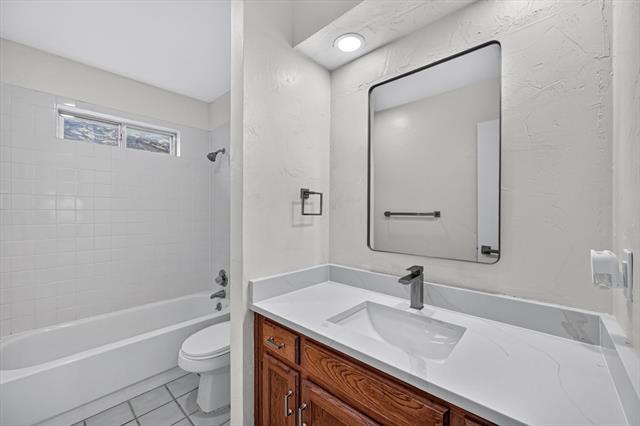 Building Photo - 4610 Bellefontaine Ct