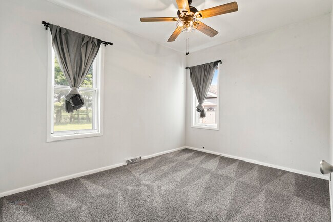 Building Photo - 6281 5000 N
