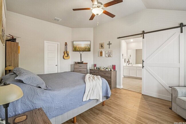 Building Photo - 633 Oleander Crk