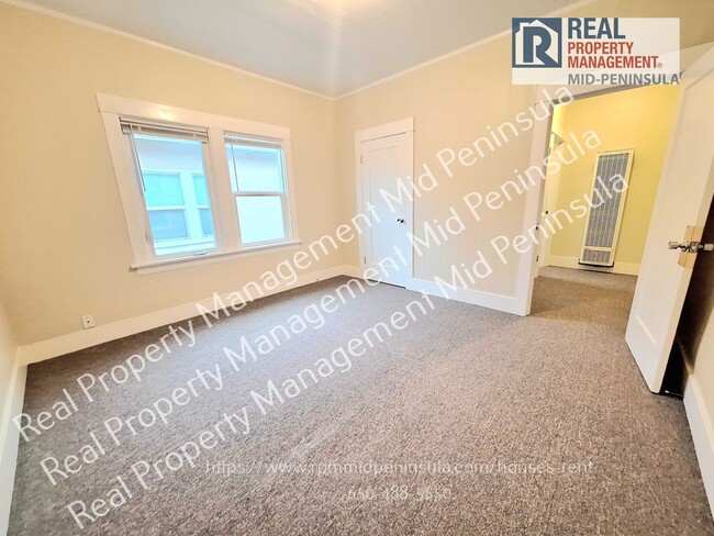 Building Photo - Quiet 1 Bedroom / 1 Bathroom on Top Floor ...