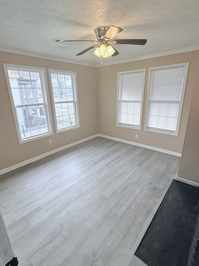 Building Photo - 1831 Moore Ave