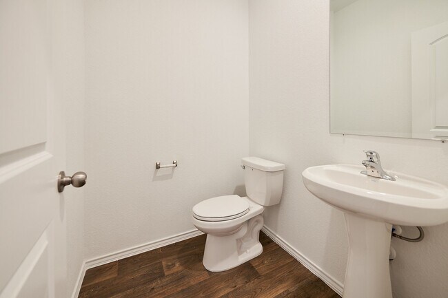 Building Photo - 16877 Short Pnes Dr