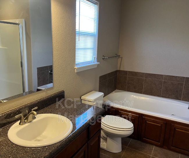 Building Photo - 221 Regency Dr