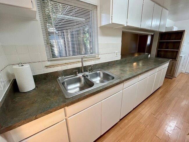 Building Photo - 3375 Fenton St