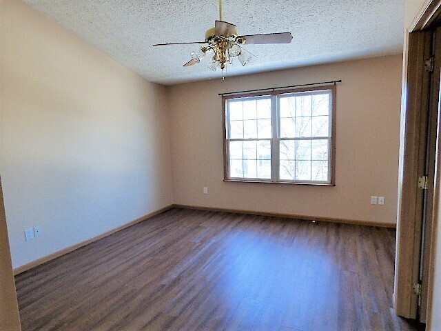 Building Photo - Village at Shannon Green Home