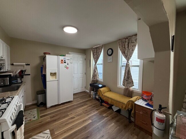 Building Photo - 29 N Texas Ave