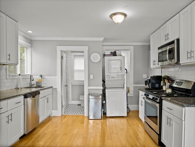 Building Photo - 23 New Ocean St