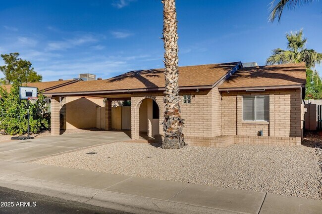 Building Photo - 510 E Sequoia Dr