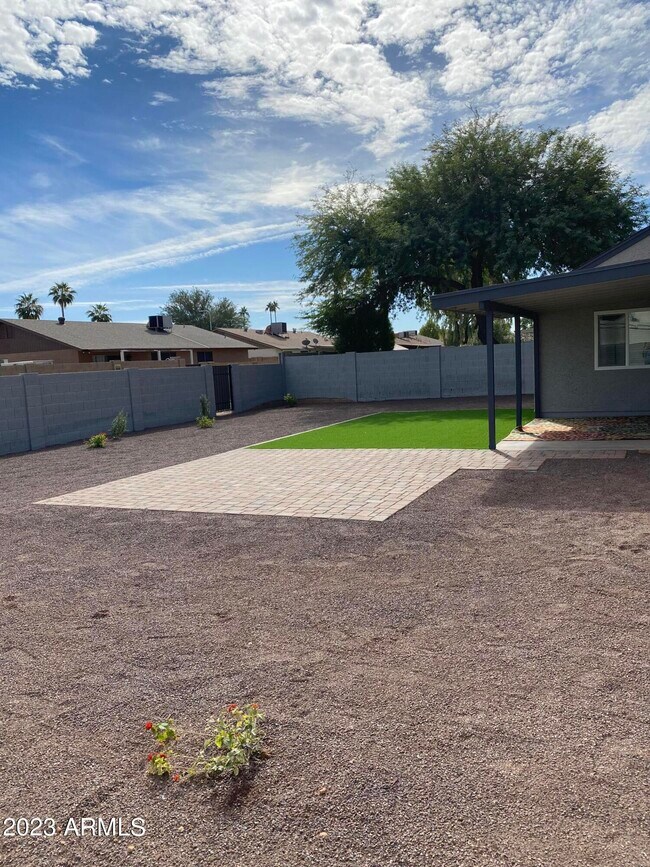 Building Photo - 7209 S Butte Ave