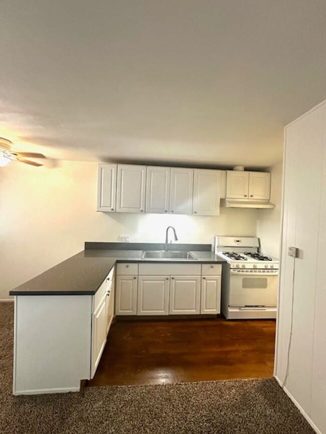 Building Photo - One Bedroom Apartment, Downtown Ventura