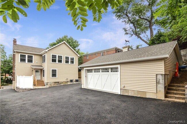 Building Photo - 304 Battle Ave