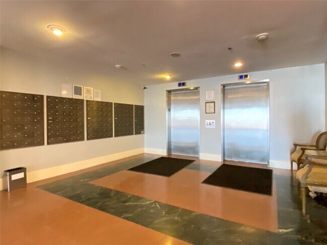 Building Photo - 7700 Seawall Blvd