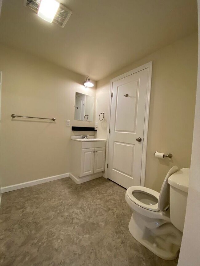 Building Photo - Charming One Bedroom, One Bath Unit in Tacoma!!