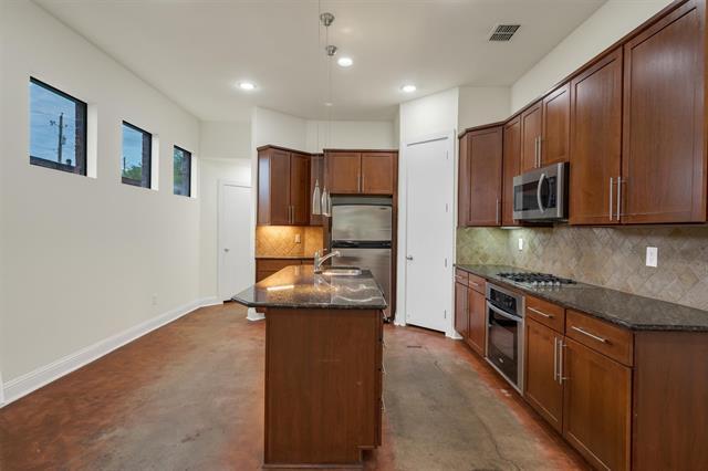 Building Photo - 5631 Longview St