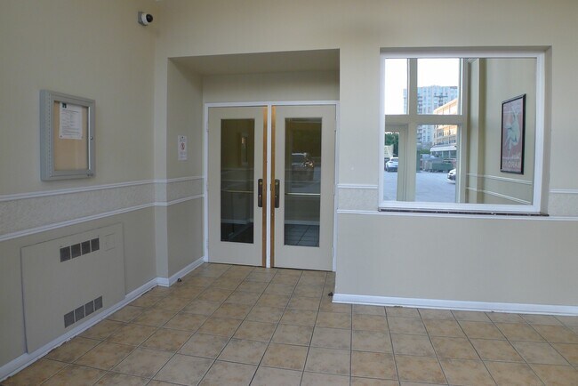 Building Photo - 807 Church St