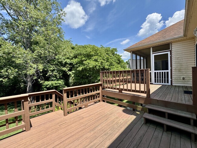 Building Photo - 513 Tanasi Cir