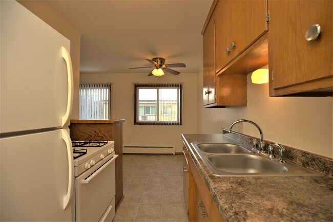 Building Photo - Pleasant Ave Apartments