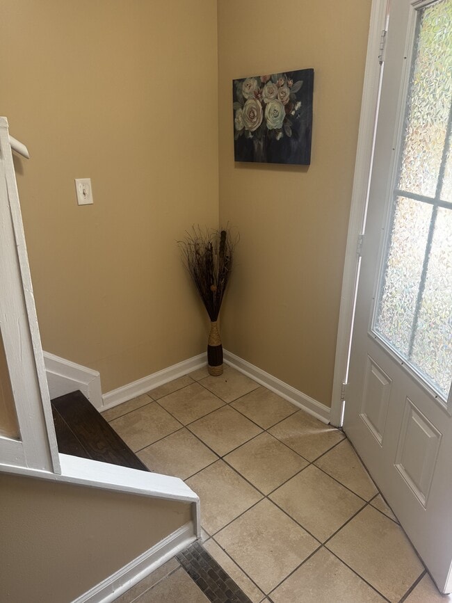 Building Photo - 127 Eaglewood Way