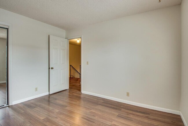 Building Photo - Coming soon! Nice remodel of townhouse Con...