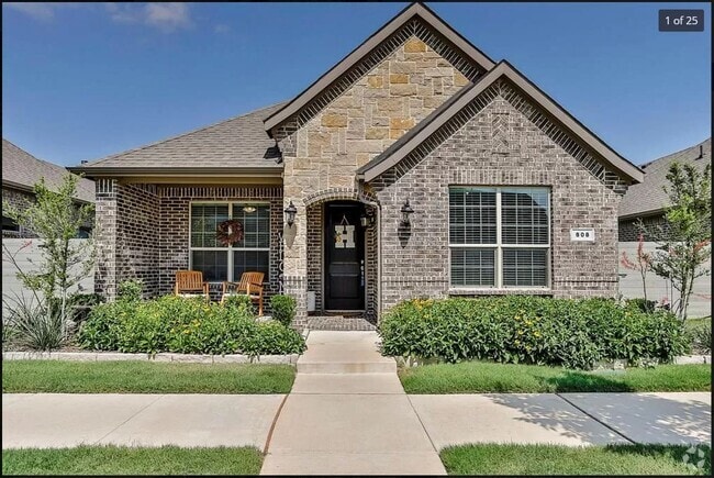 Building Photo - 808 Parkside Dr