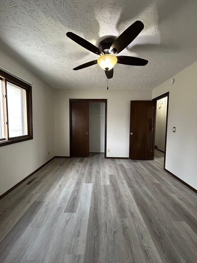 Building Photo - Spacious 3-Bedroom, 1-Bath Home with Garage & Basement in La Vista