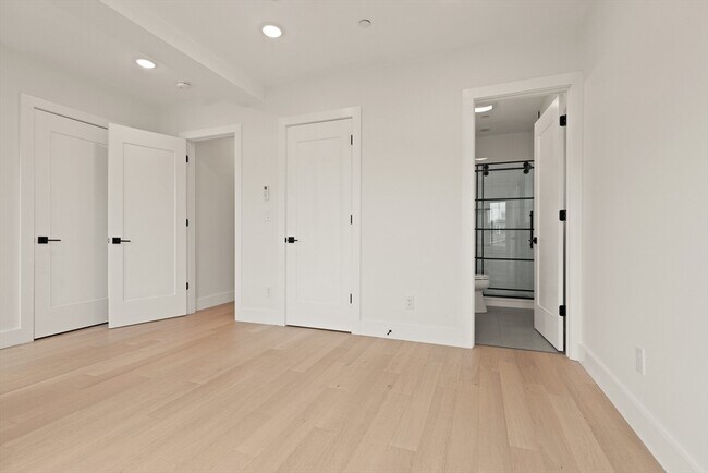 Building Photo - 208 Spencer Ave