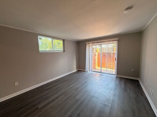 Building Photo - 1 Bedroom, 1 Bathroom close to public transportation in the Heart of Lexington