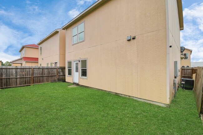 Building Photo - 8706 Beviamo St