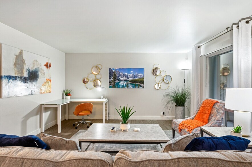 Building Photo - 10215 SE 6th St